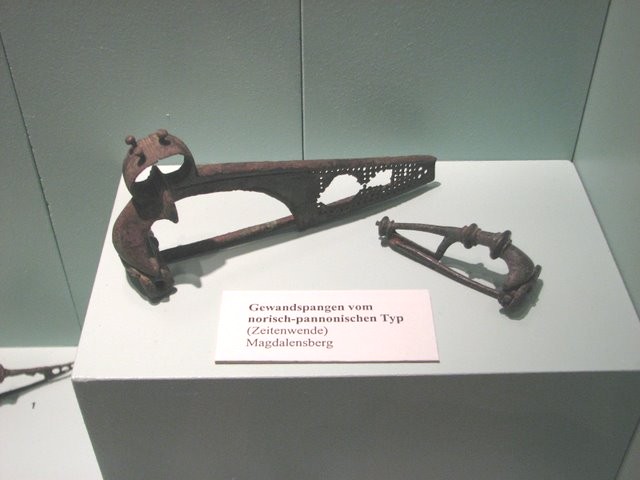 Flügelfibel, Doppelknopffibel 2009 LM Kärnten Johanna 3